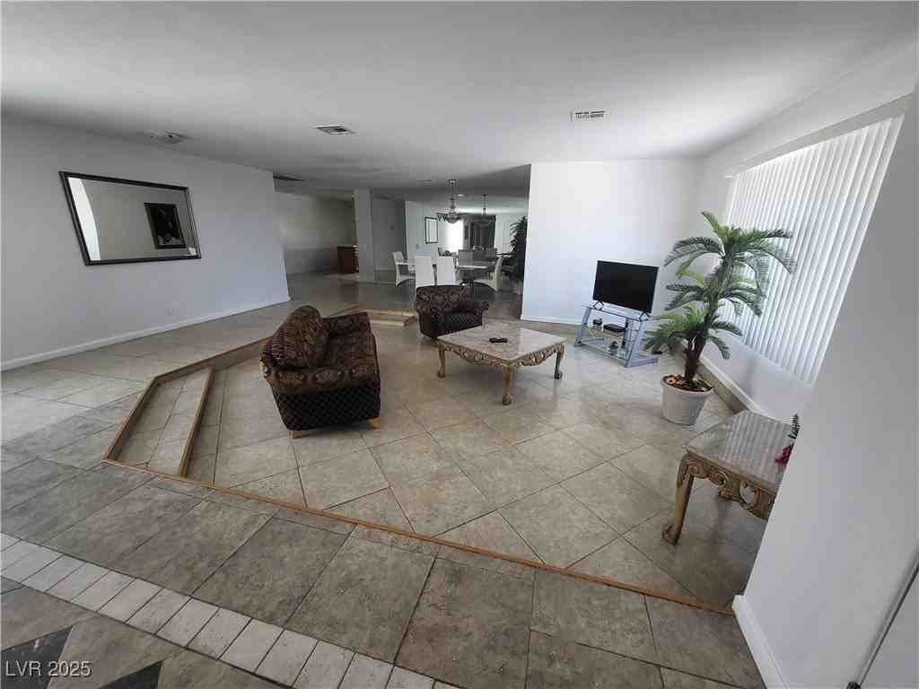 7180 Polaris Ave - Photo 5 of 23