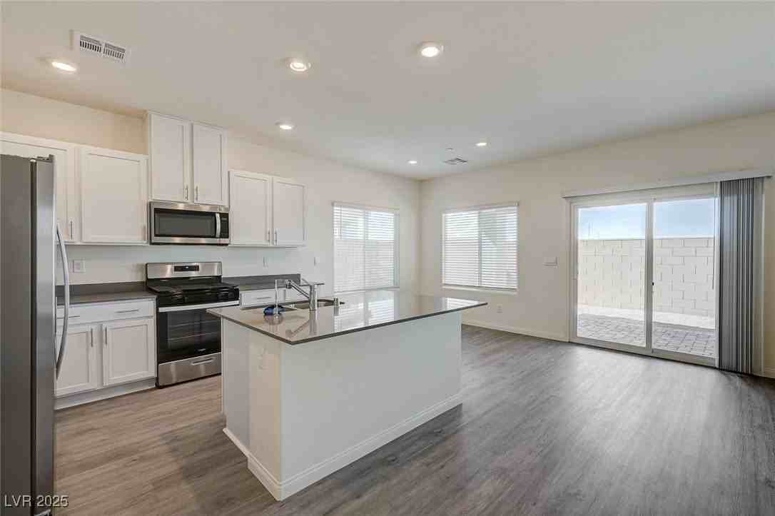 502 Red Lovebird Ave - Photo 2 of 33