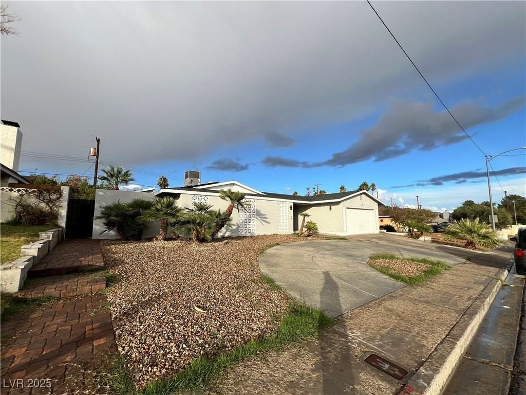 3140 Hebard Dr - Photo 7 of 50