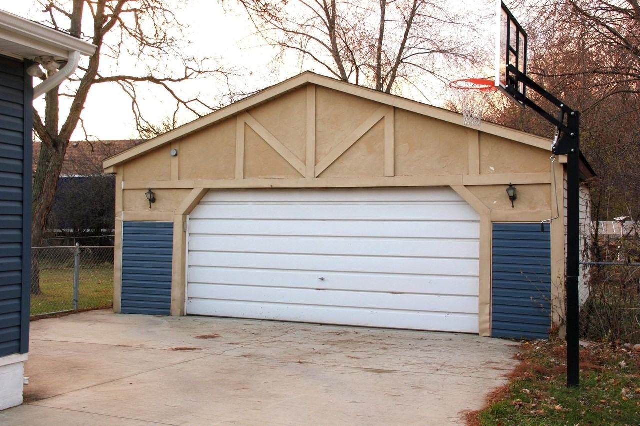 43592 Champlain Ct - Photo 2 of 29