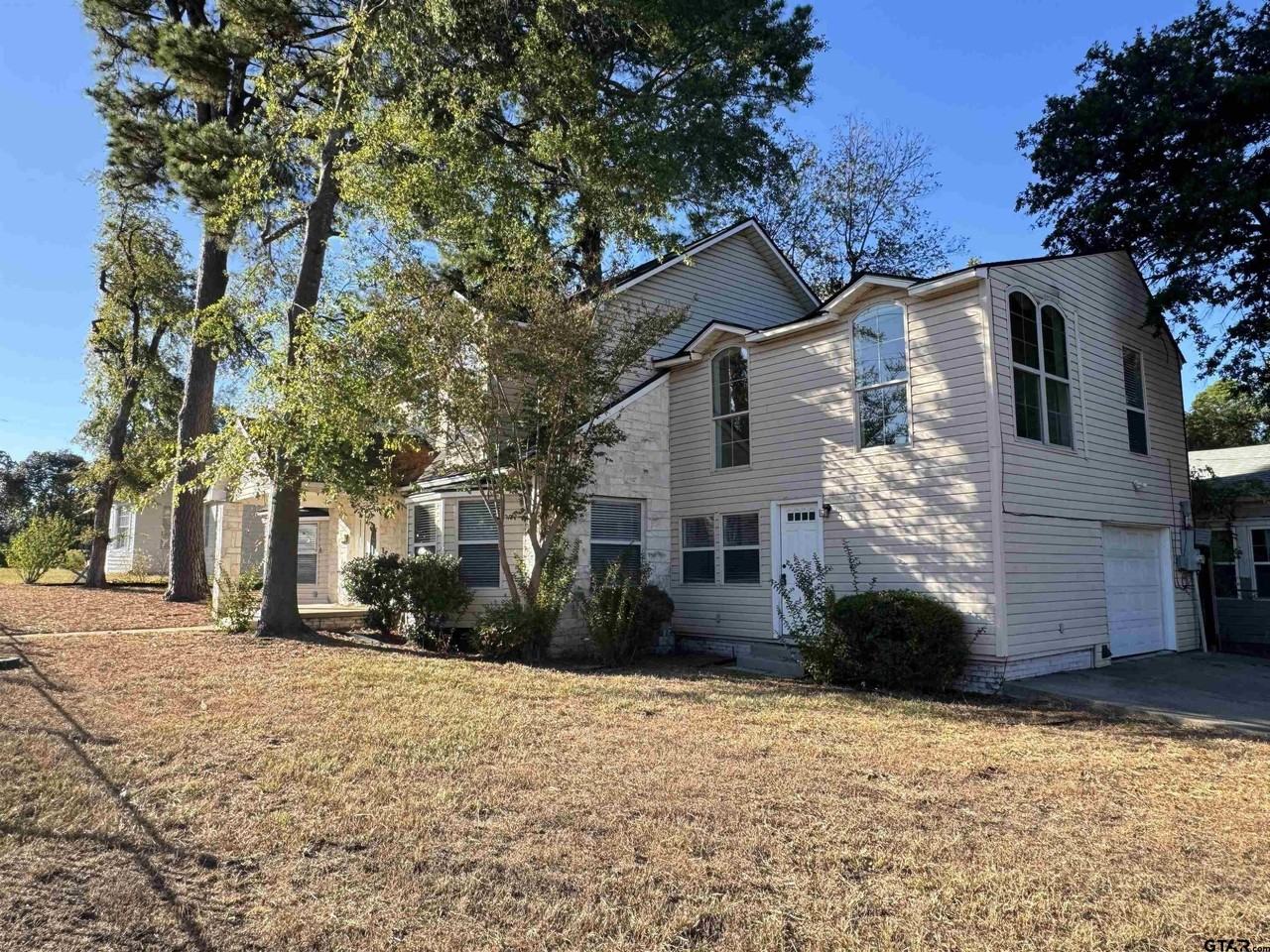 627 W 2nd St - Photo 4 of 48