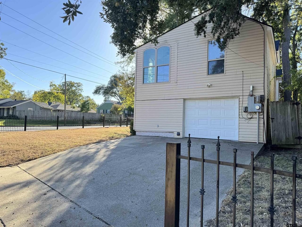 627 W 2nd St - Photo 5 of 48