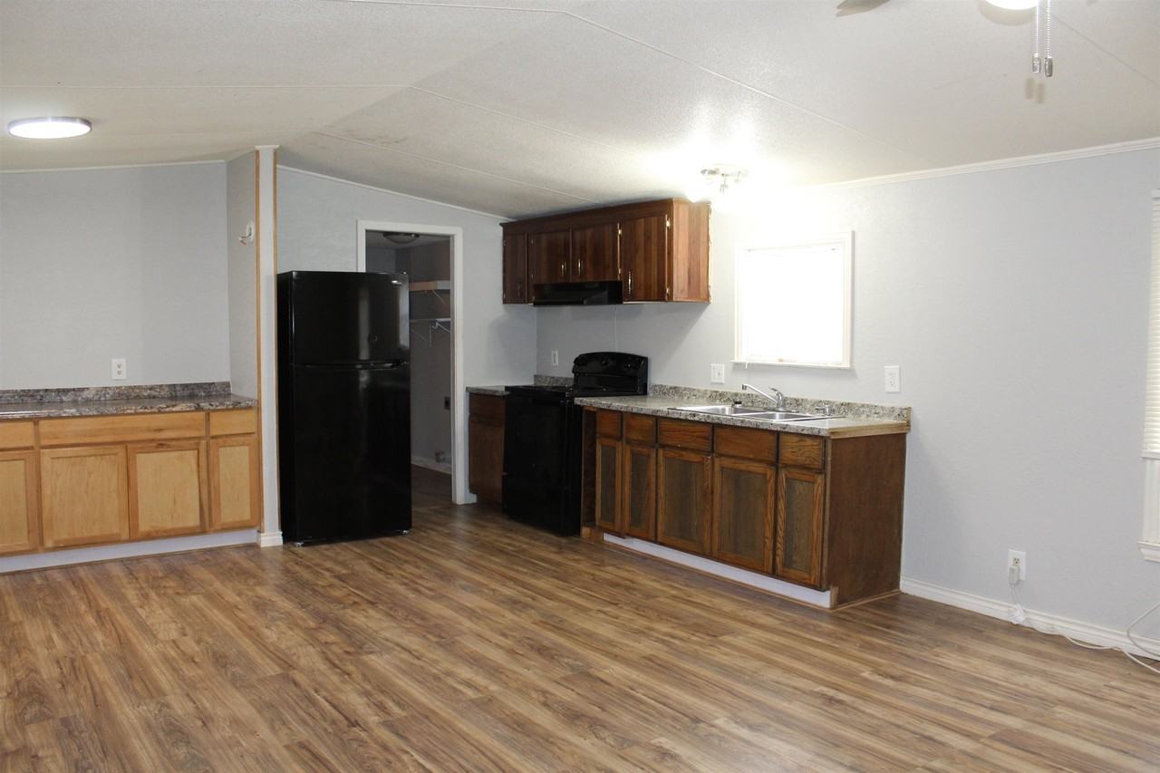 919 Austin St - Photo 4 of 7