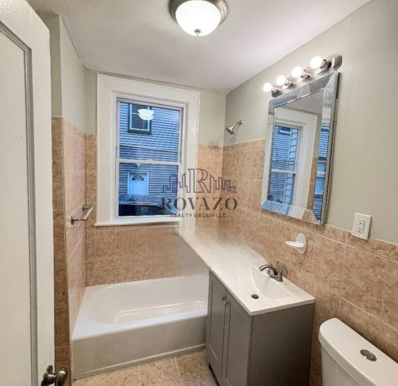 192 Shephard Ave #1 - Photo 2 of 8