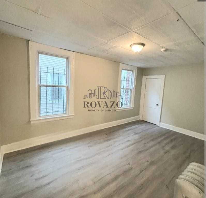 192 Shephard Ave #1 - Photo 5 of 8