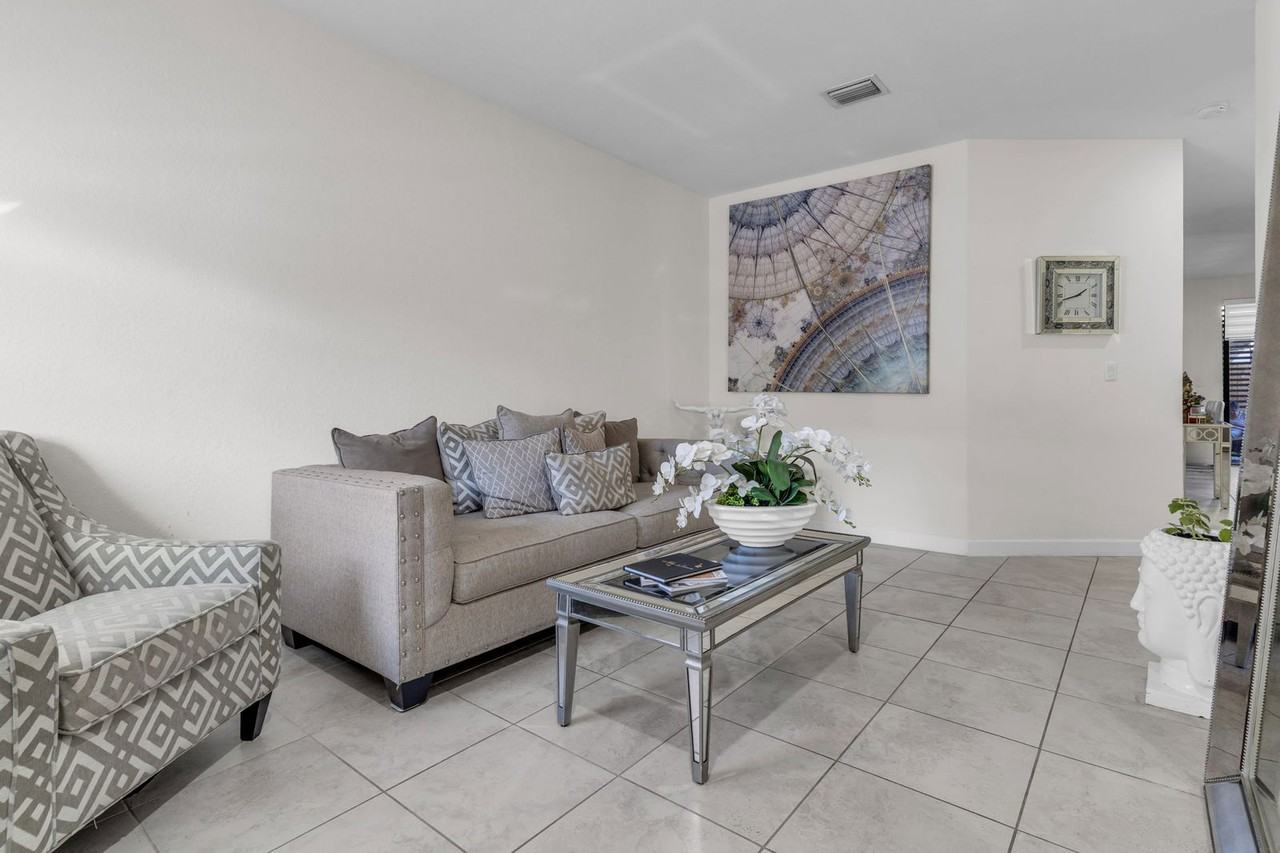 11413 Sw 252nd St - Photo 4 of 8