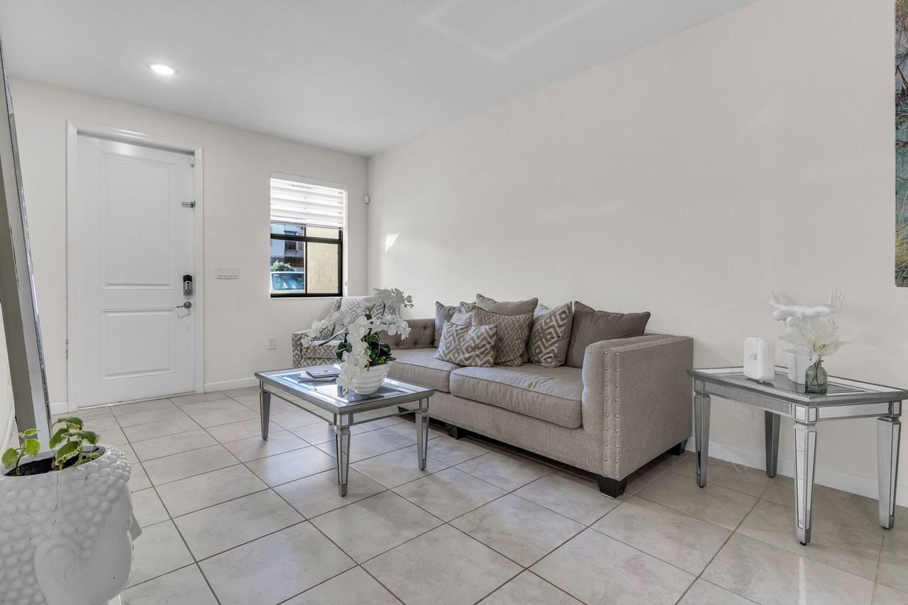 11413 Sw 252nd St - Photo 5 of 8