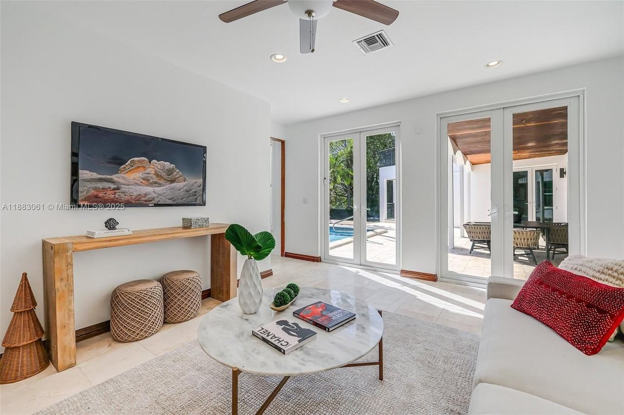 184 Paloma Dr - Photo 4 of 27