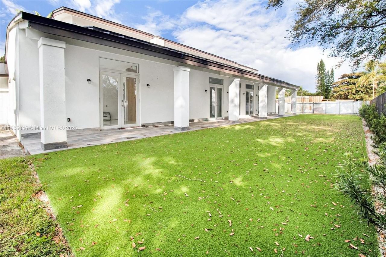 425 Southwest 129th Avenue #0 - Photo 2 of 25