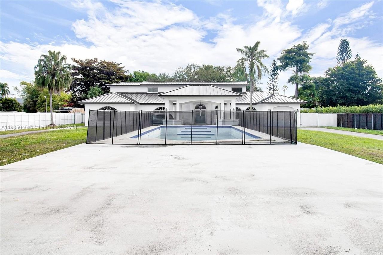 425 Southwest 129th Avenue #0 - Photo 4 of 25