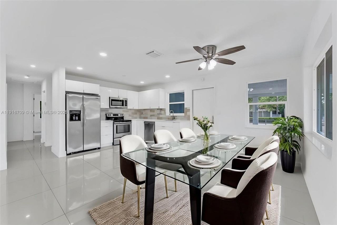 832 Nw 28th St - Photo 2 of 17