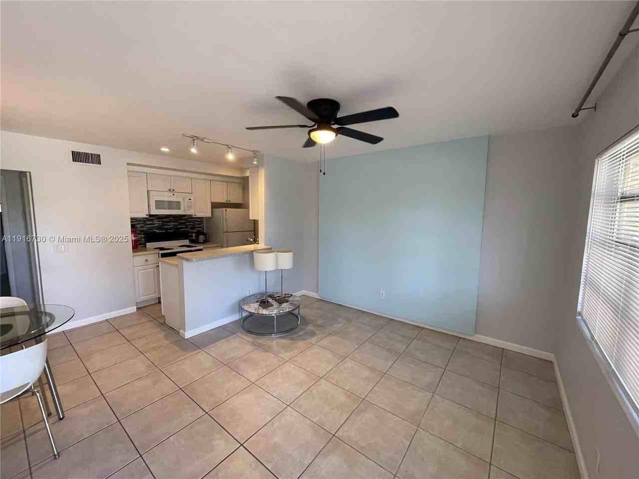 2215 Ne 11th Ave #2215 - Photo 7 of 9