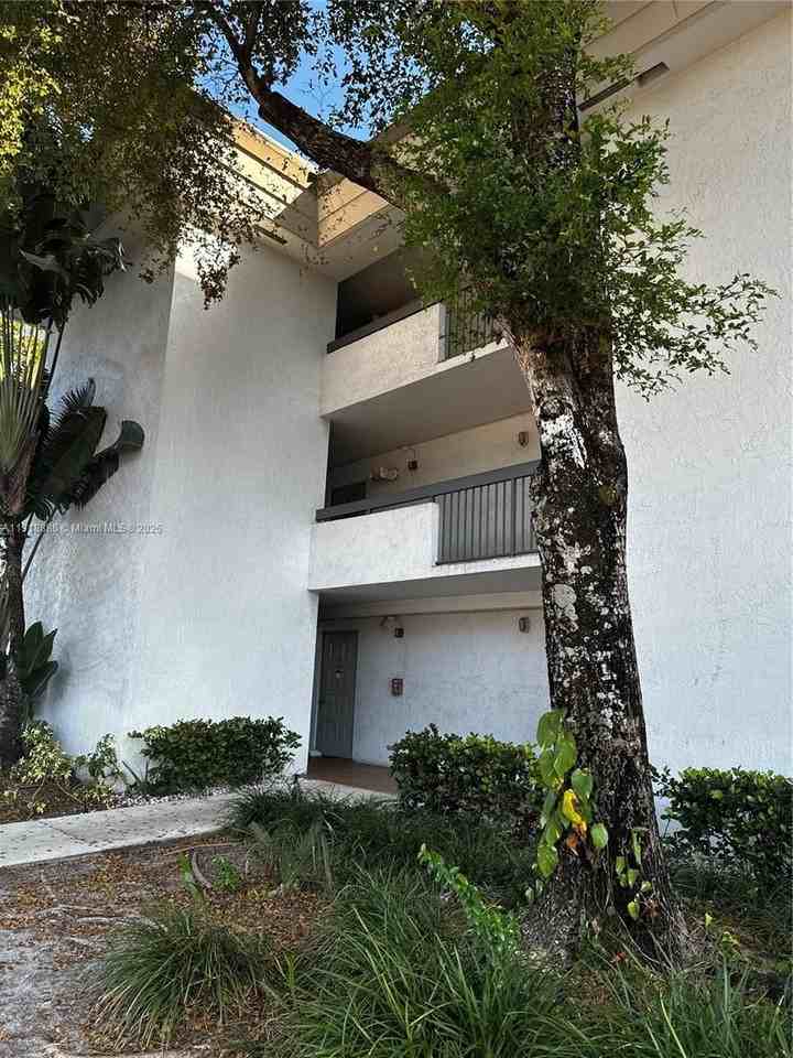 701 N Pine Island Rd #101 - Photo 2 of 31