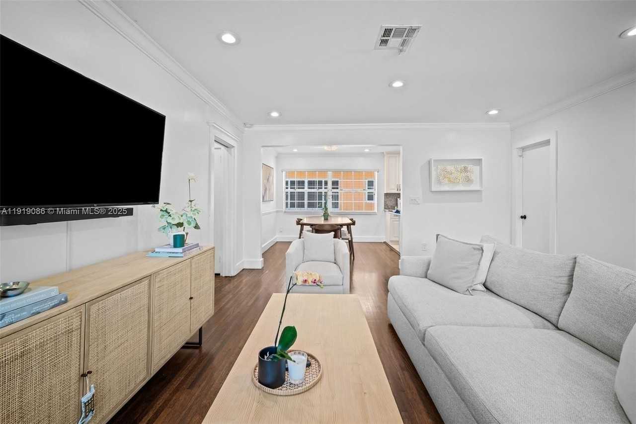 300 Manor Pl - Photo 6 of 16