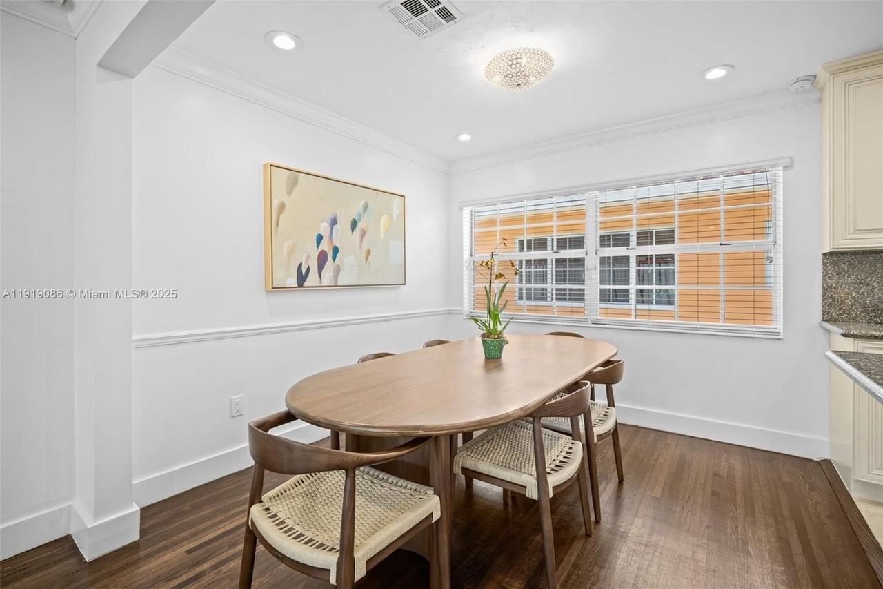 300 Manor Pl - Photo 7 of 16