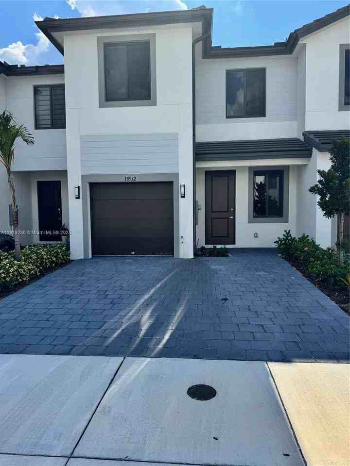 18932 Southwest 344th Terrace #18932 - Photo 2 of 18