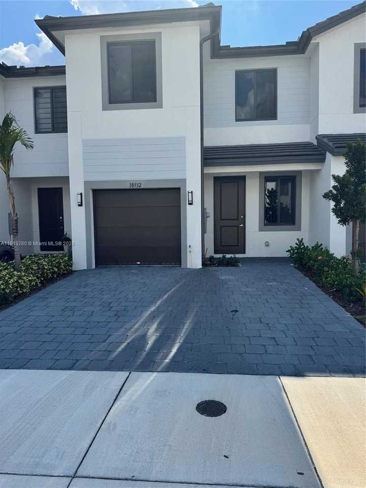 18932 Southwest 344th Terrace #18932 - Photo 3 of 18