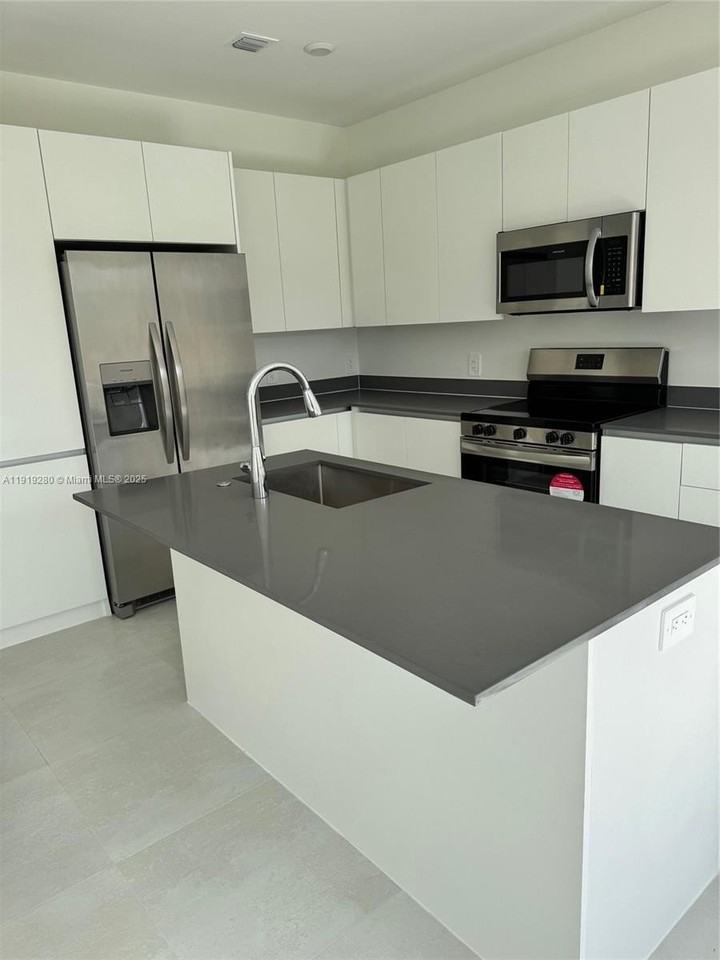 18932 Southwest 344th Terrace #18932 - Photo 5 of 18