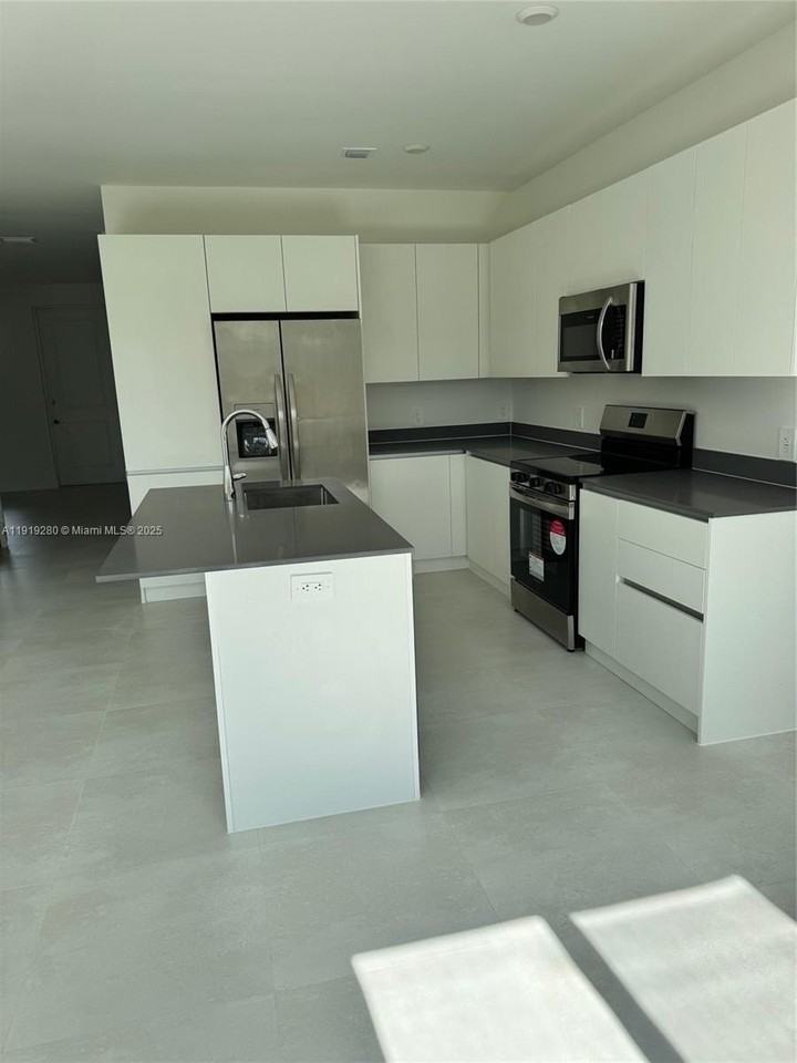 18932 Southwest 344th Terrace #18932 - Photo 6 of 18