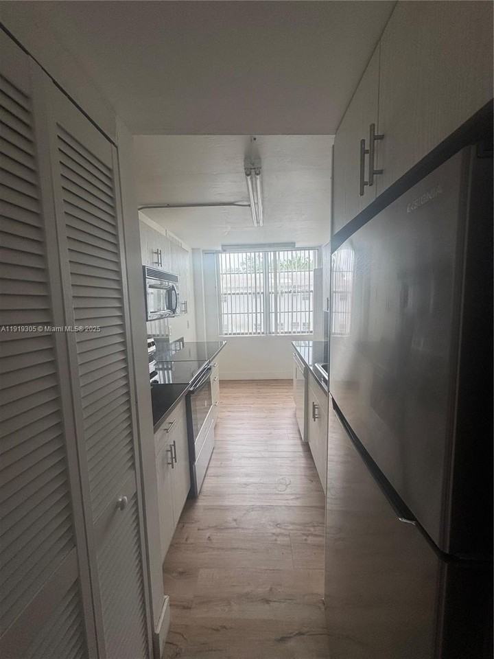 12105 Ne 6th Ave #201 - Photo 2 of 8