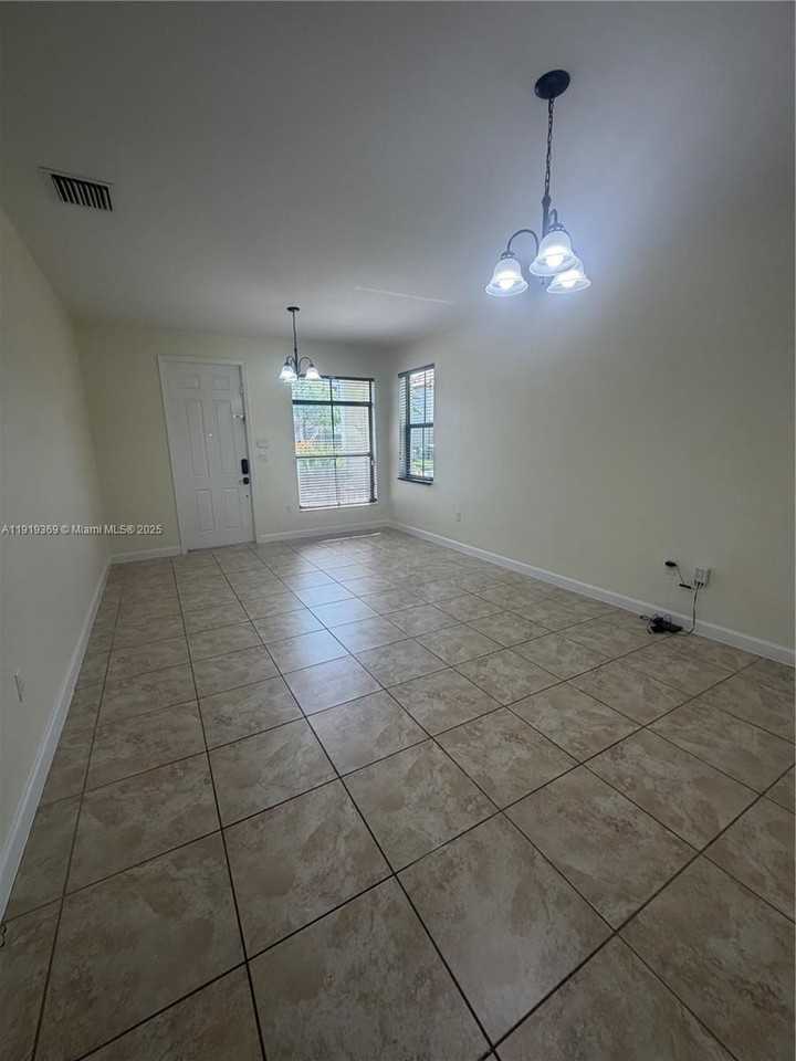 11347 Sw 232nd Ter - Photo 3 of 26