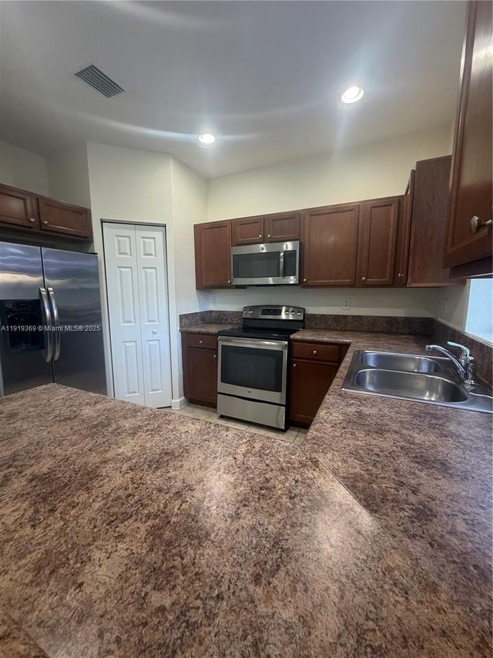 11347 Sw 232nd Ter - Photo 7 of 26