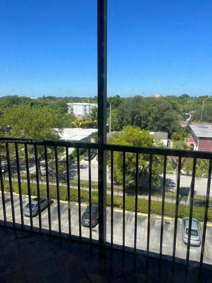 16950 16950 W Dixie Hwy A631 Hwy #631 - Photo 2 of 14