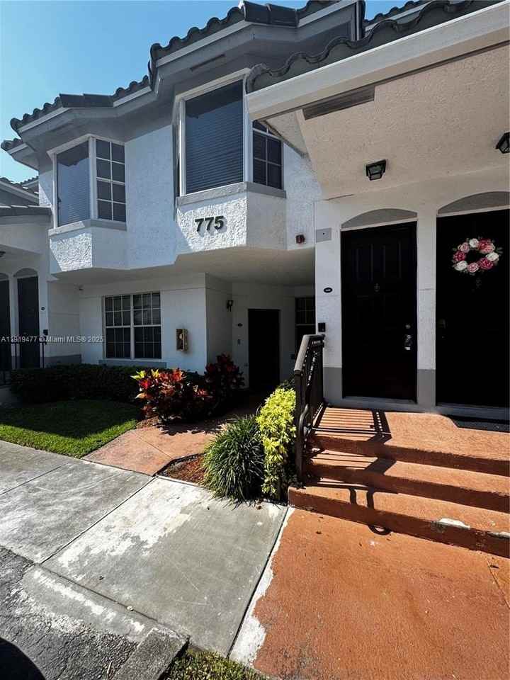 775 Sw 148th Ave #1606 - Photo 2 of 19