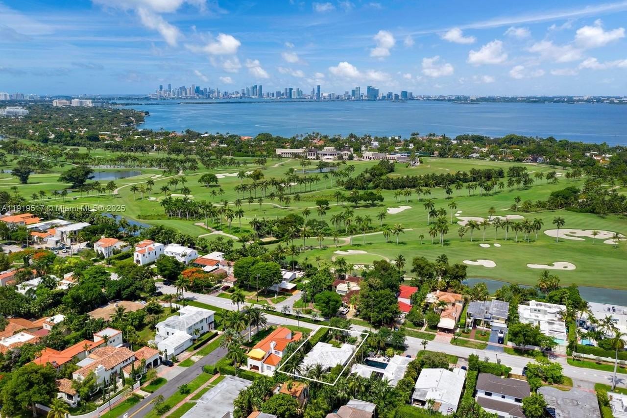 5915 La Gorce Drive - Photo 4 of 35