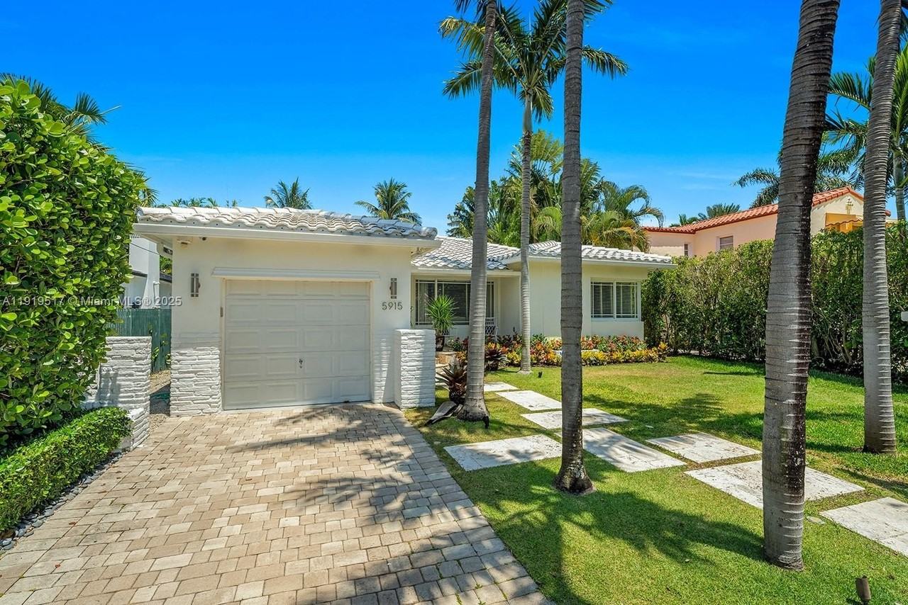 5915 La Gorce Drive - Photo 6 of 35