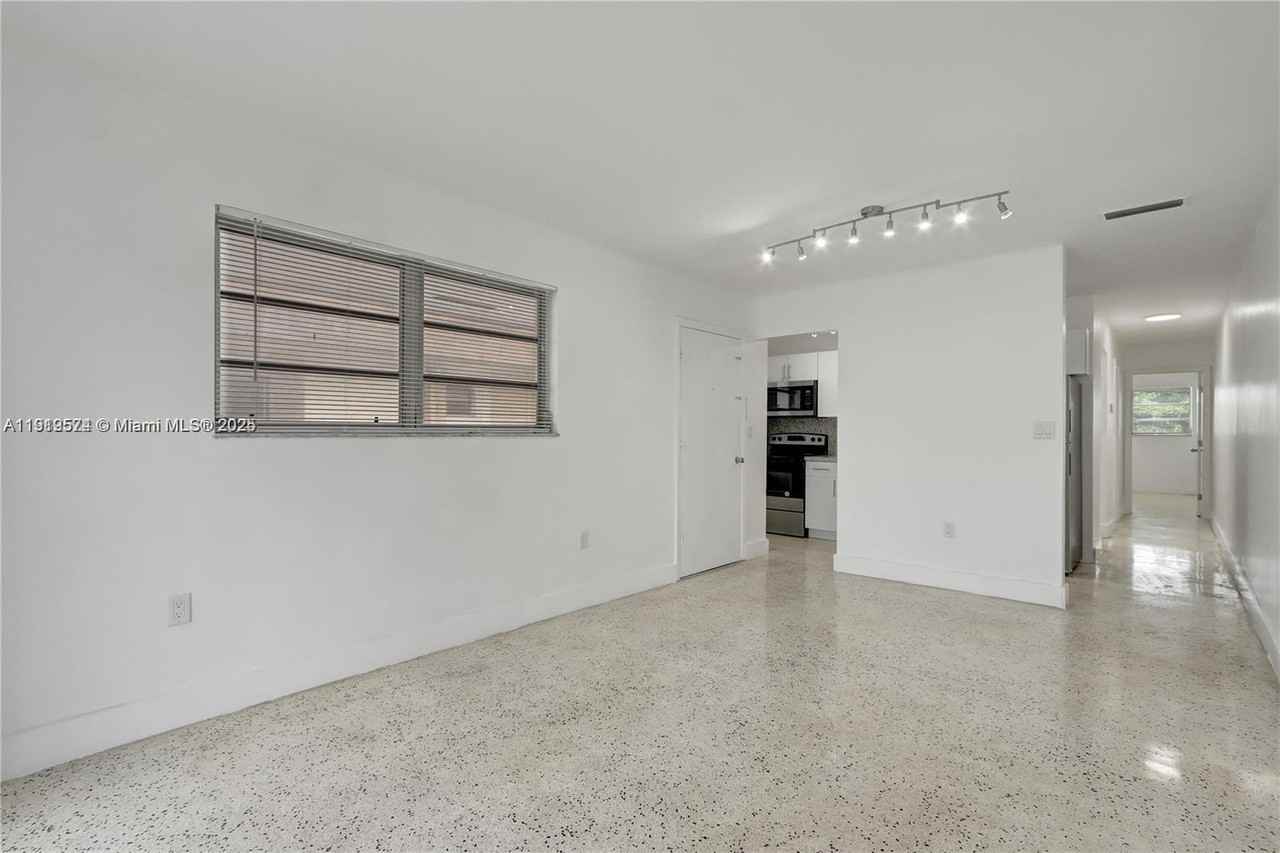 1927 Nw 20th Ave #2 - Photo 5 of 15