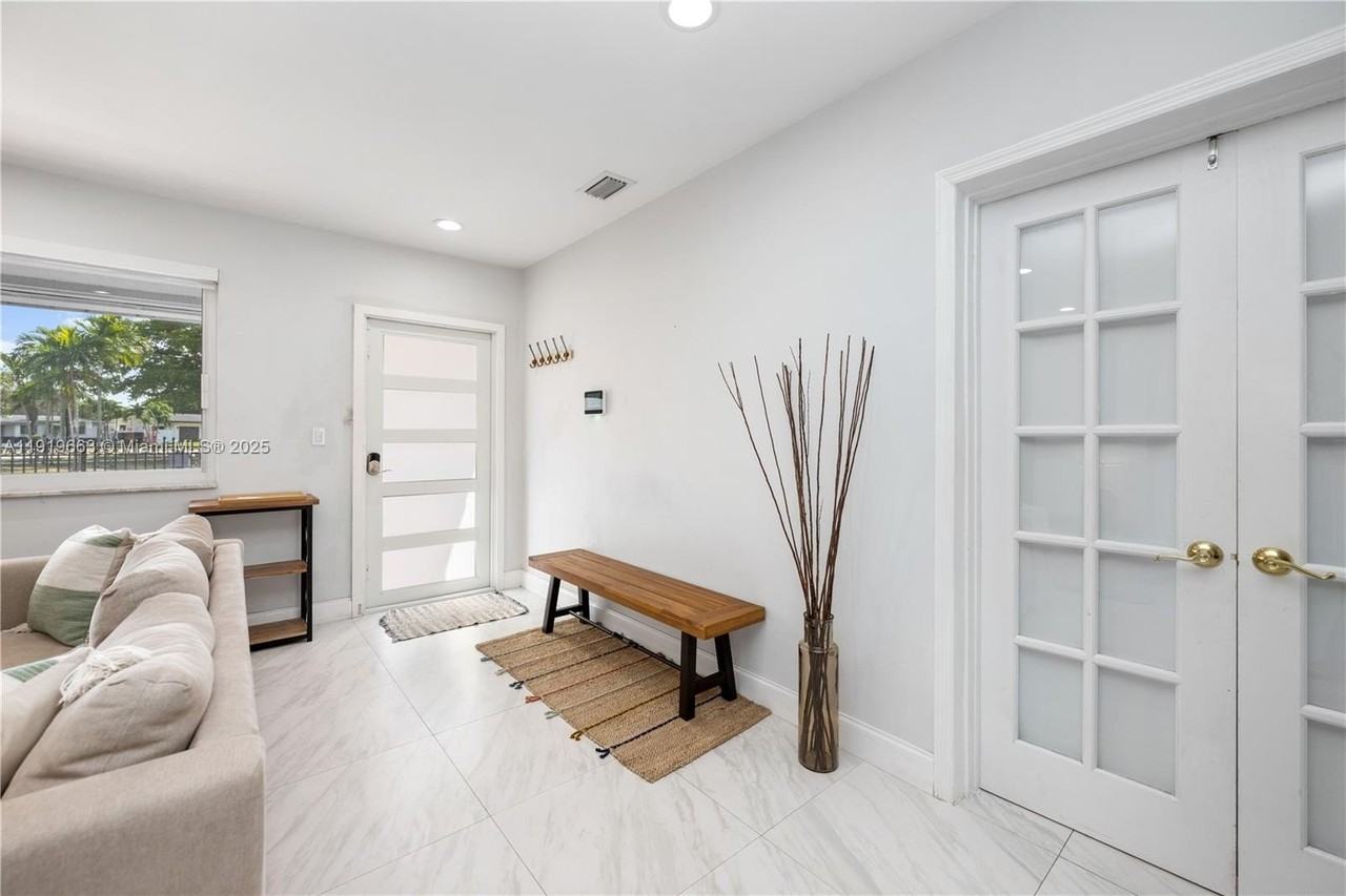 1331 Ne 160th St - Photo 6 of 31