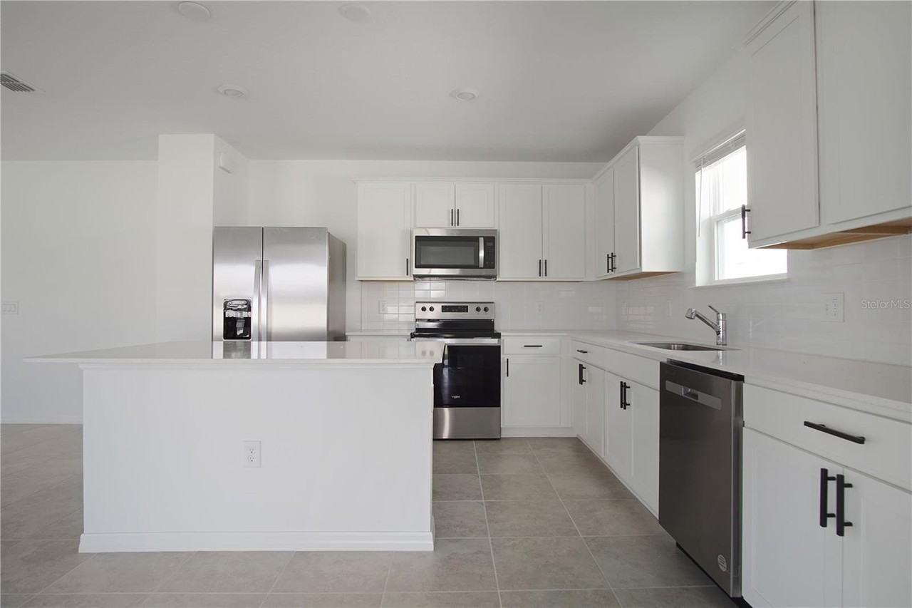 477 Waterford Dr - Photo 7 of 42