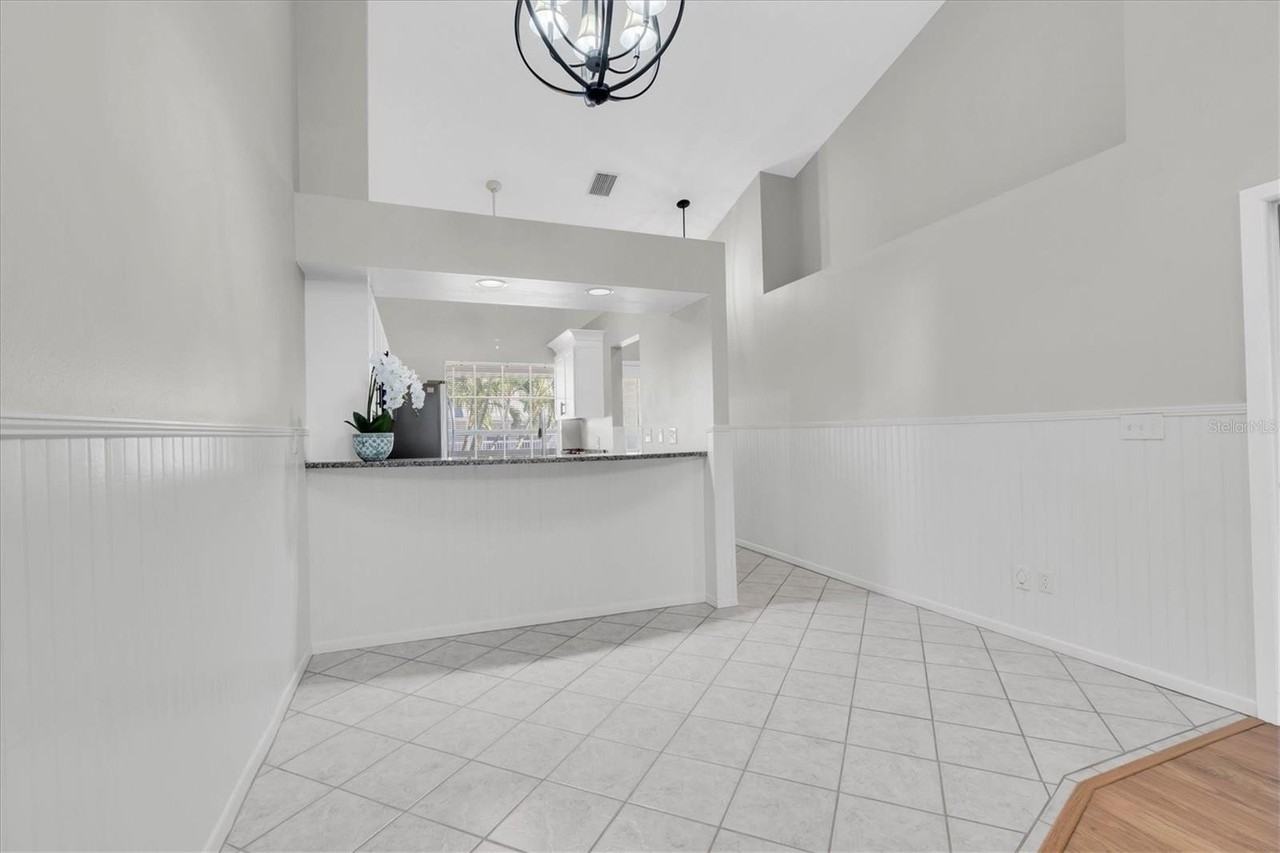 106 Sun Isle Cir #11 - Photo 7 of 37