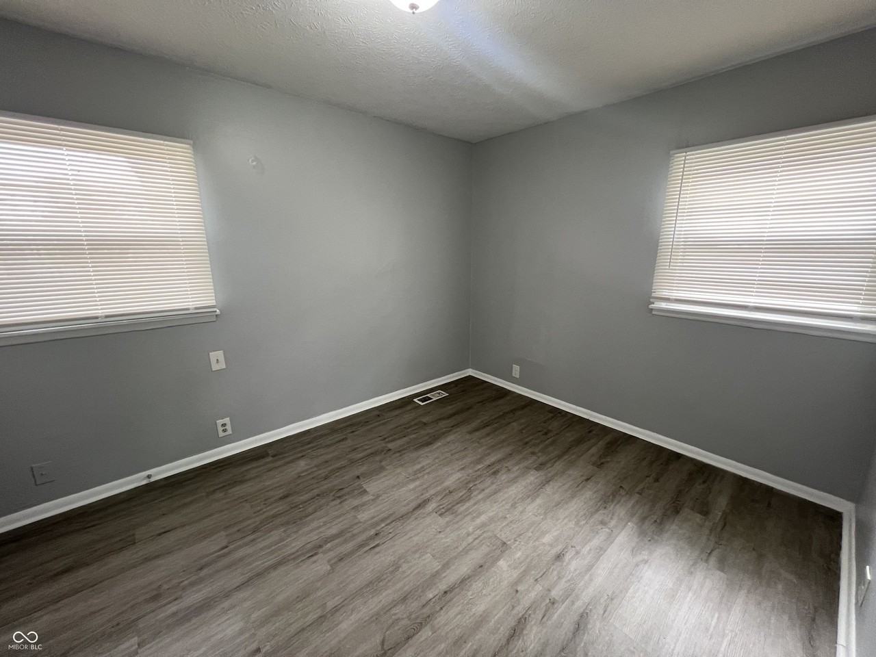 1919 S Keystone Ave - Photo 7 of 17