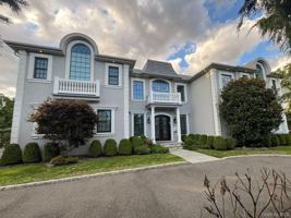 featured image of 302 Hewlett Neck Road