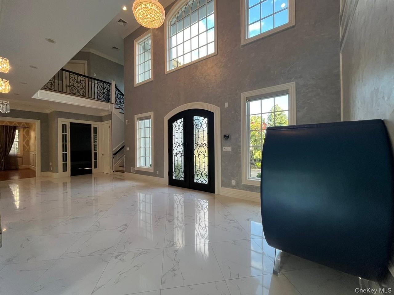 302 Hewlett Neck Rd - Photo 4 of 39