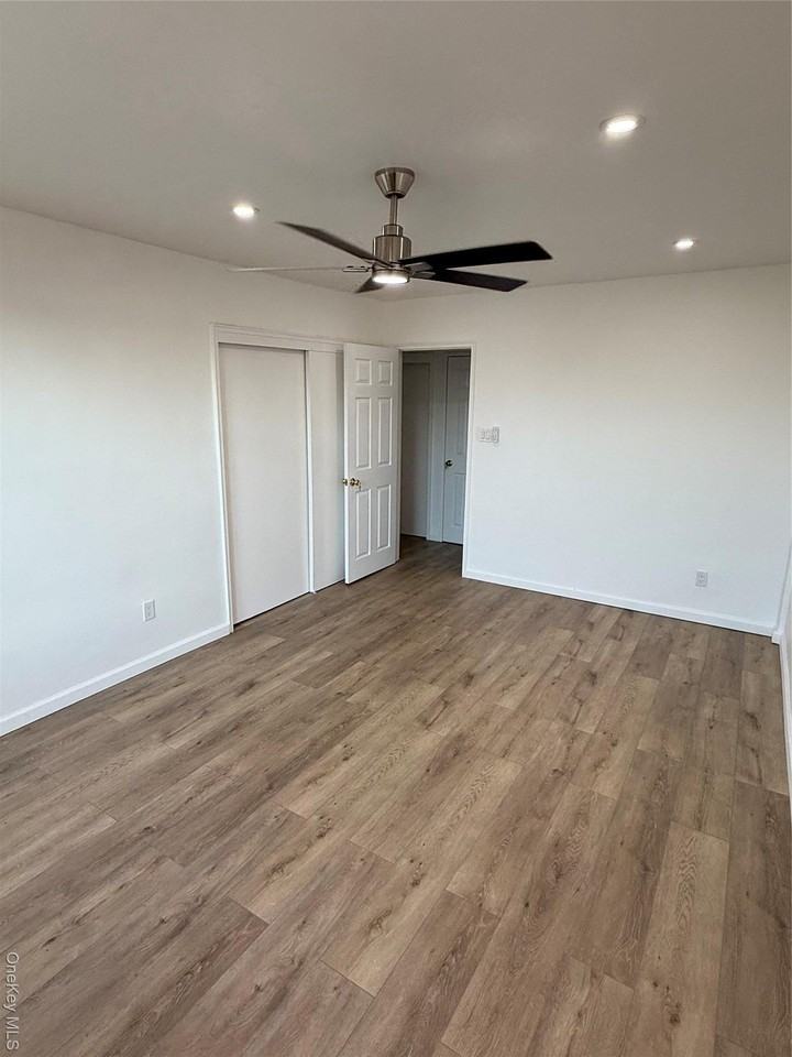 7402 43rd Ave Apt 4g #4G - Photo 6 of 9