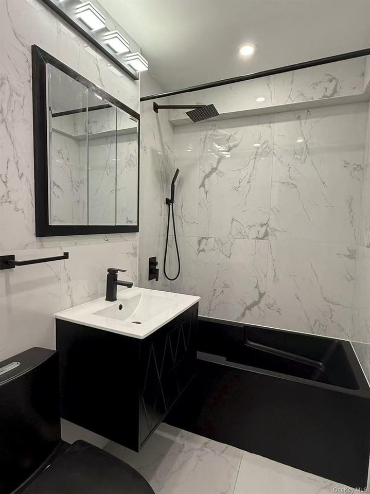 7402 43rd Ave Apt 4g #4G - Photo 7 of 9