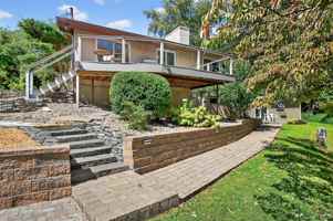 featured image of 3 Hudson Bluff Circle