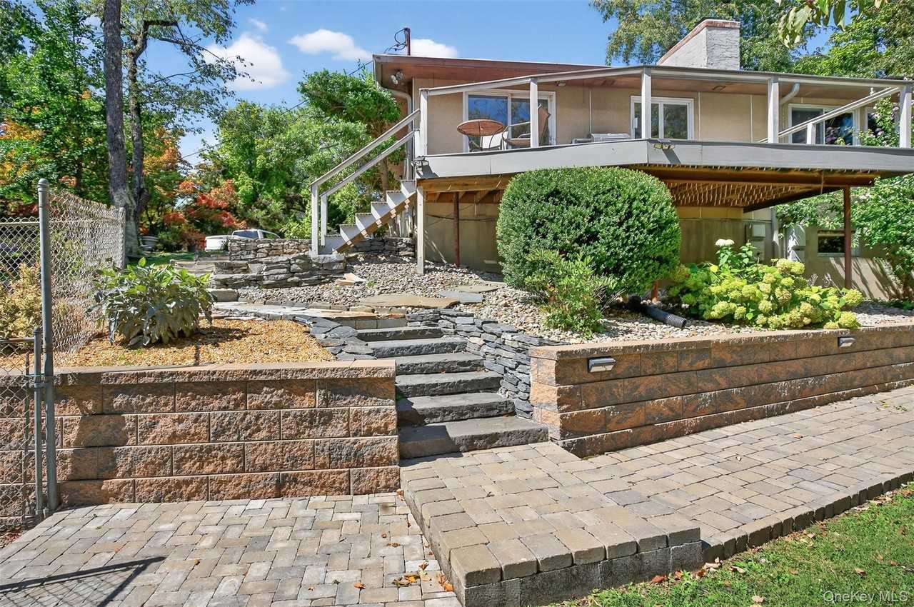 3 Hudson Bluff Circle - Photo 2 of 21