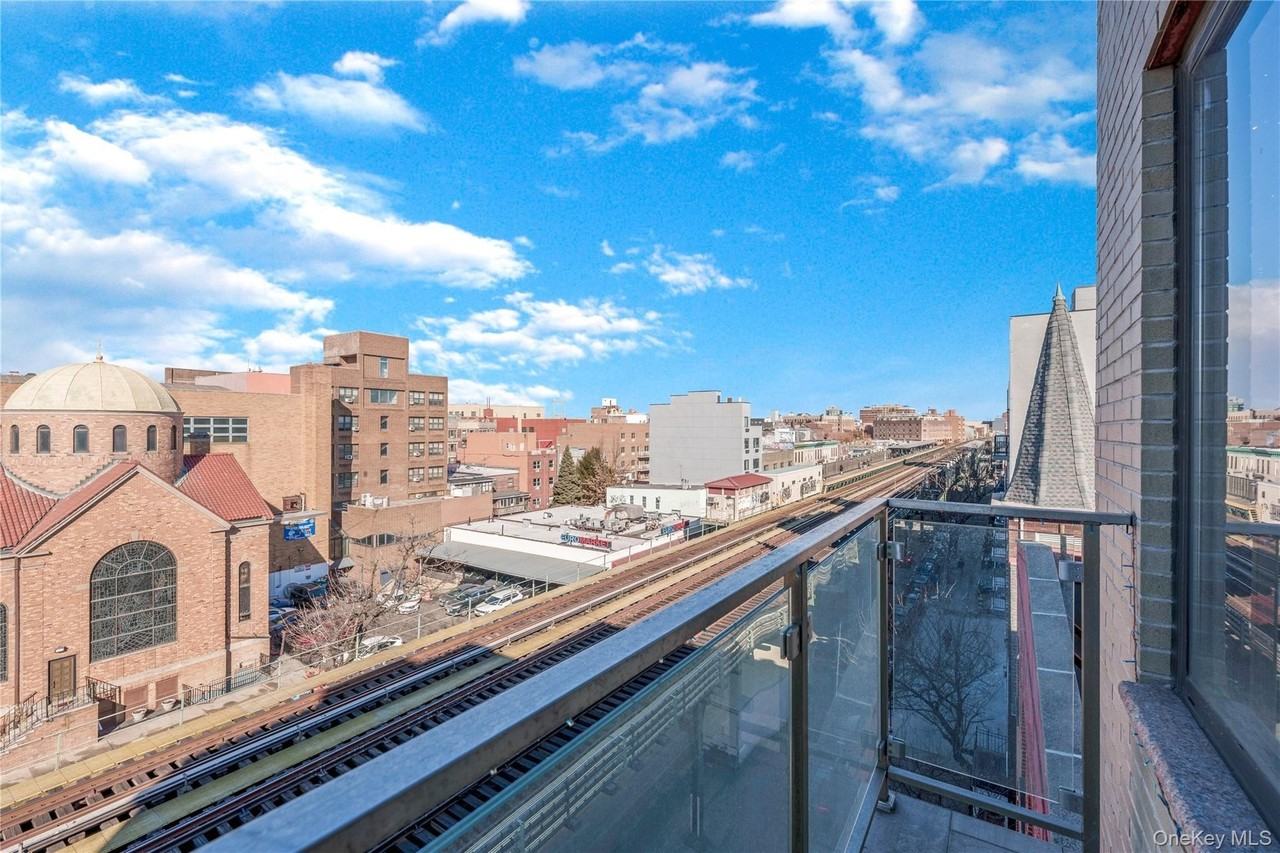 3063 31st St Apt 605 #605 - Photo 2 of 11