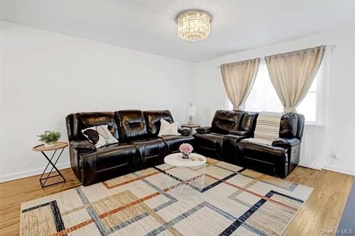 199 Guildford Ct - Photo 3 of 26