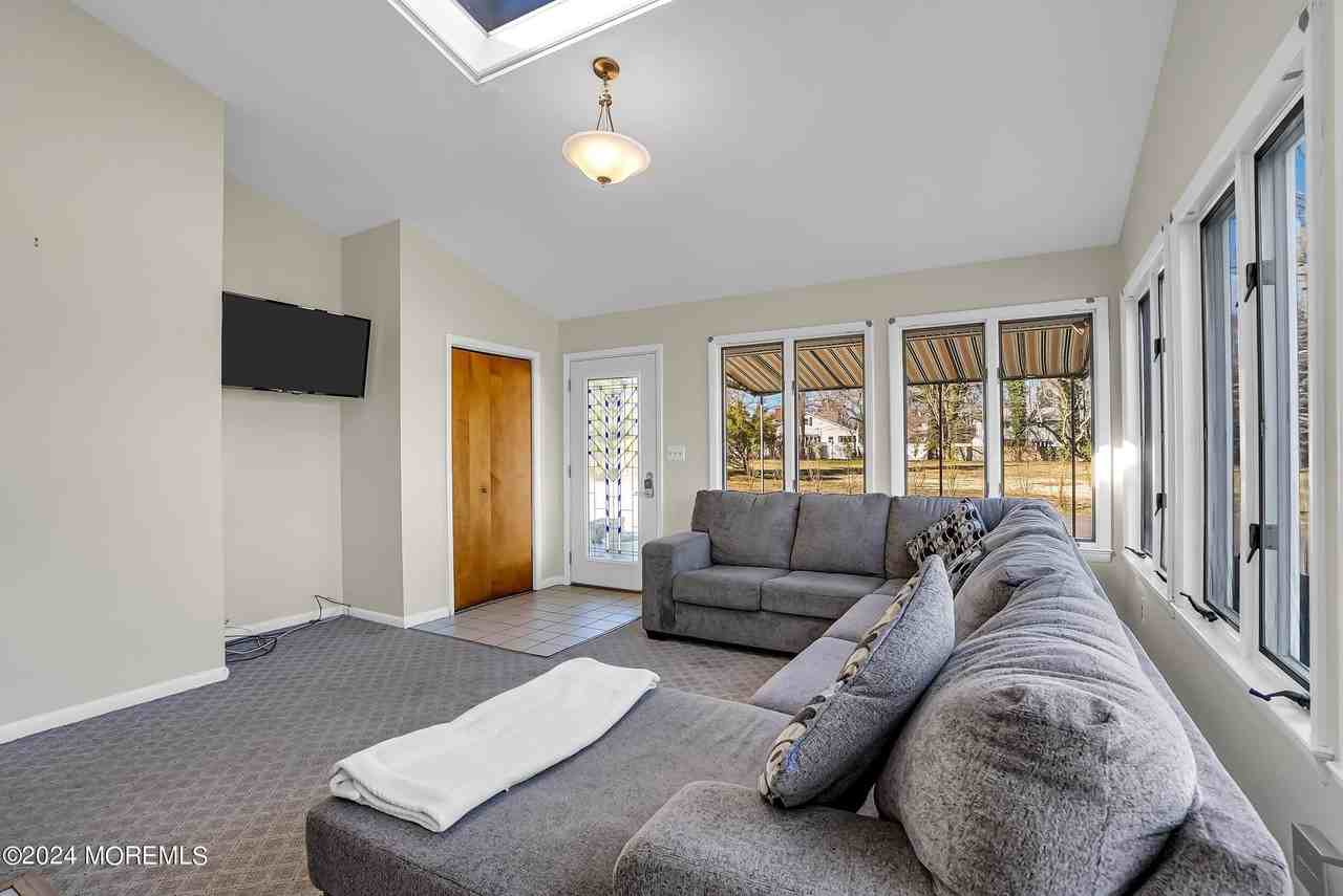 459 W Park Ave - Photo 3 of 26