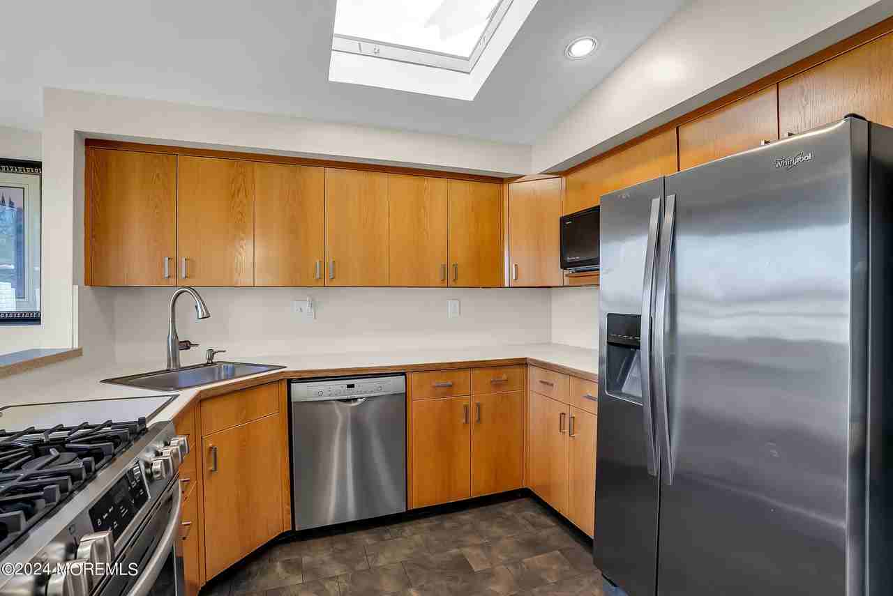 459 W Park Ave - Photo 7 of 26