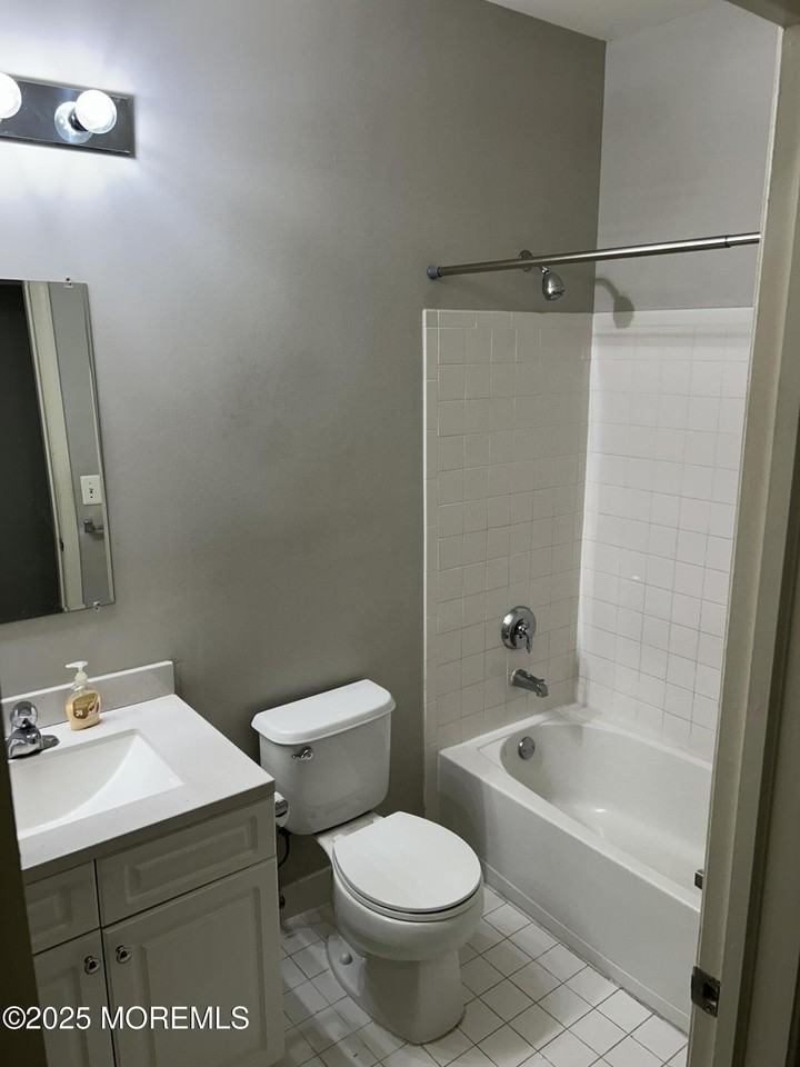 145 Conover Terrace - Photo 7 of 11