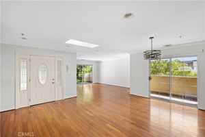 featured image of 617 East Tujunga Avenue #201