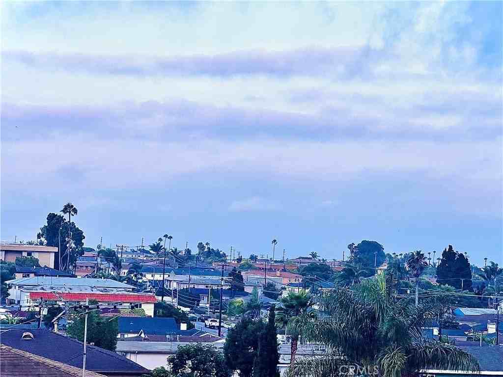 1279 W 24th St #4 - Photo 2 of 25