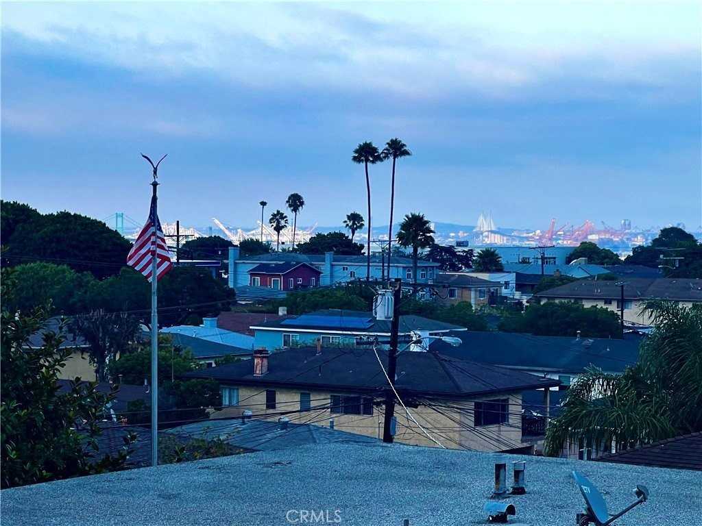 1279 W 24th St #4 - Photo 7 of 25