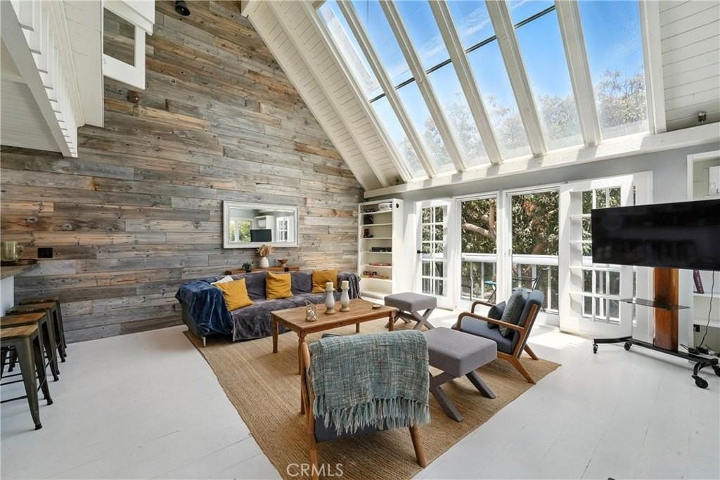 33 Reef St #8 - Photo 4 of 50